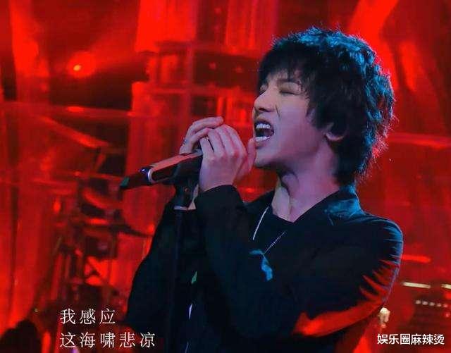 |华晨宇“白发苍苍”素颜出镜 ,锥子脸尖下巴 ,他到底有没有整容?