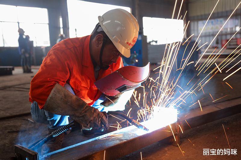 大学生|中铁工作“留不住人”？大学生们辛苦入职，为啥又会选择放弃