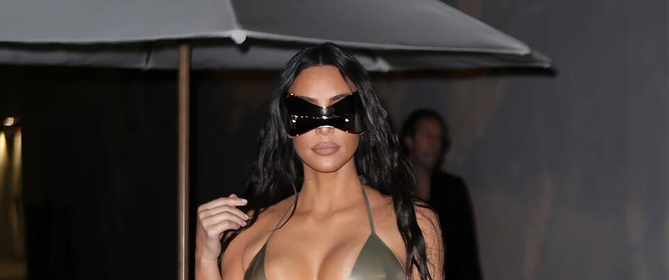 金·卡戴珊|金·卡戴出售旧鞋被粉丝抨击,售价比同拼高9倍,据说是坎爷赠送