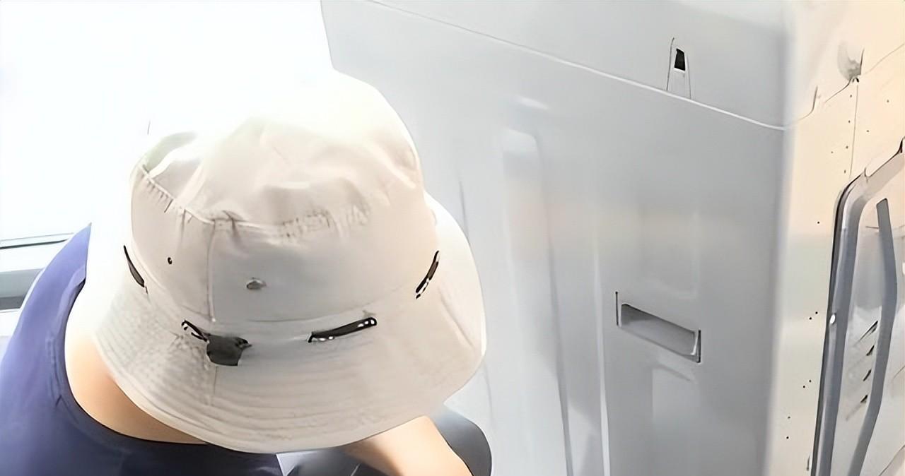 回顾:女孩逾期不交房租,离开时给家电灌满水,男房东心碎报警