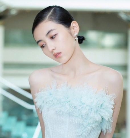 发型 贴头皮是检验女明星的唯一法宝，敢梳这个发型，都是真美人！