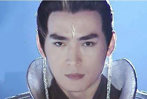 二郎神|“二郎神”已老，身边的“哮天犬”却越来越帅，还成了影帝