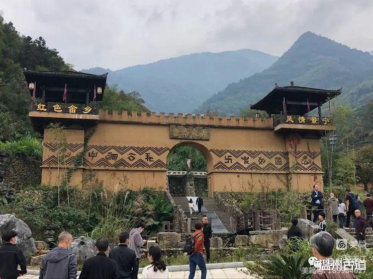 海边|假日出游哪里好？这个人少景美的风情古寨，已经藏不住了！