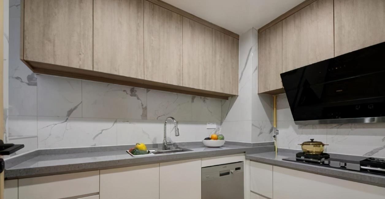 126㎡紧凑小四居,这样的原木风格很耐看,住10年都不过时