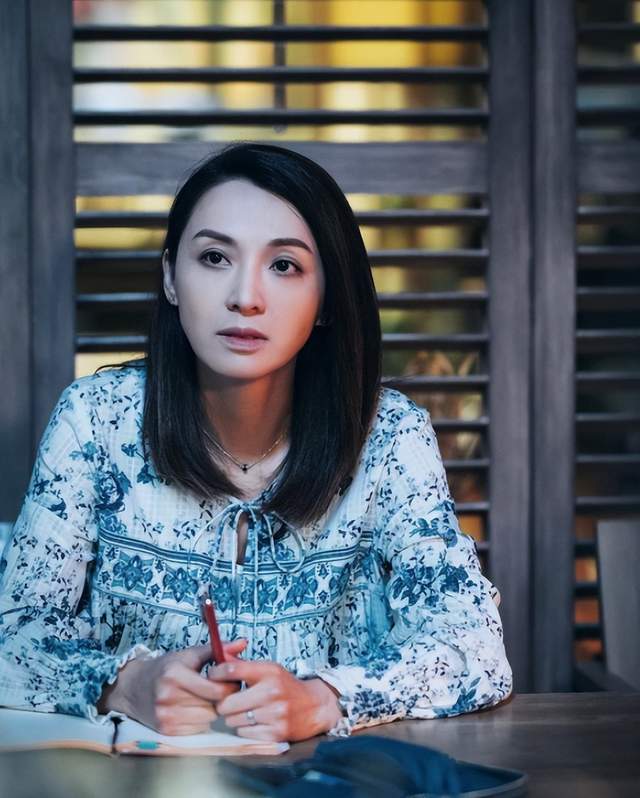 陈炜|亚洲小姐冠军,因长相似梅艳芳爆红,48岁官宣二婚,出嫁医生男友