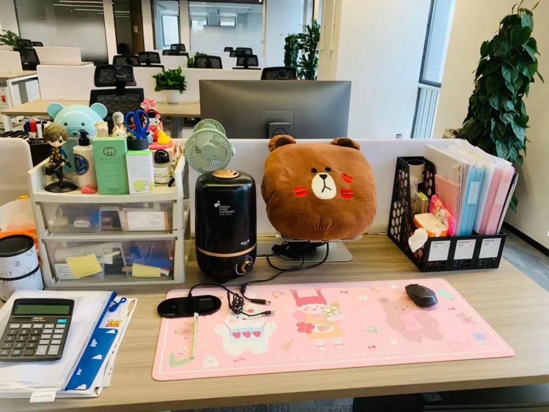 买不起房的打工人,开始沉迷于装修工位