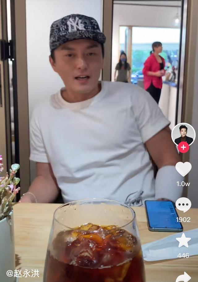 蔡淇俊|TVB艺人蔡淇俊佛山开咖啡店，亲自招呼客人，杨明姚子羚到店消费