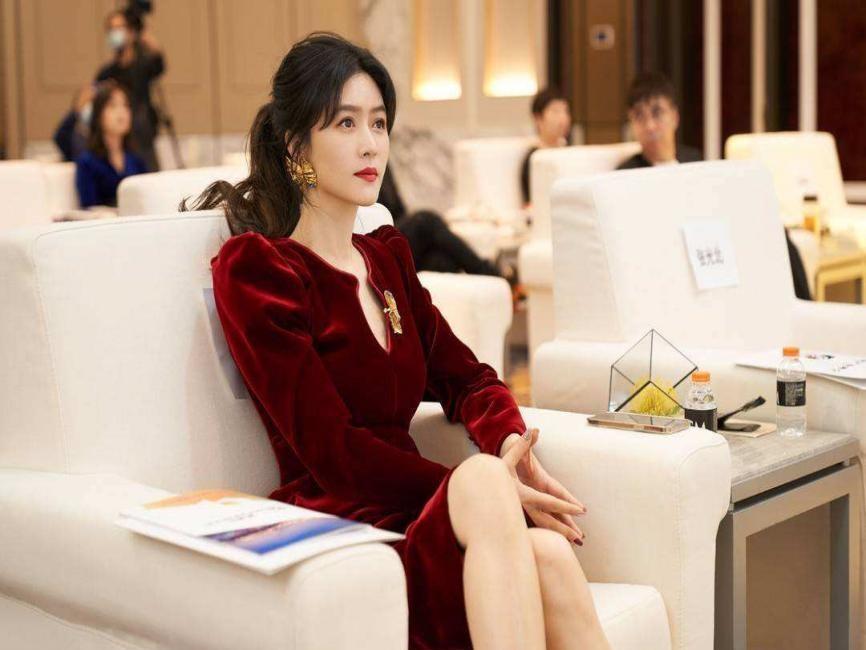 田海蓉|田海蓉:母亲去世,独自抚养女儿,47岁依旧单身