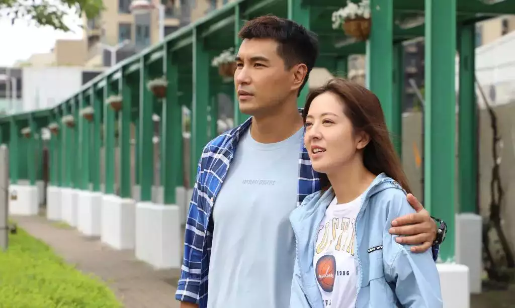 唐诗咏|41岁唐诗咏有新恋情?为好友庆生似足女主人,动作亲昵惹关注