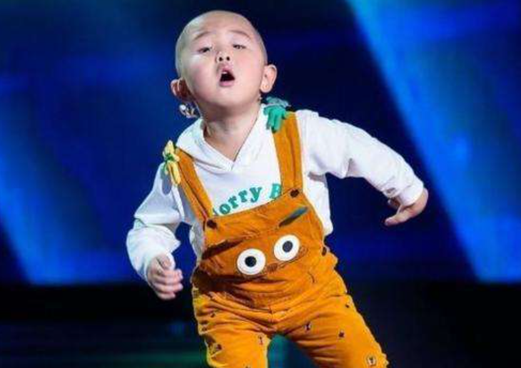 张靓颖|童星出道为什么不好？看看小小彬、阿拉蕾、张俊豪就知道了