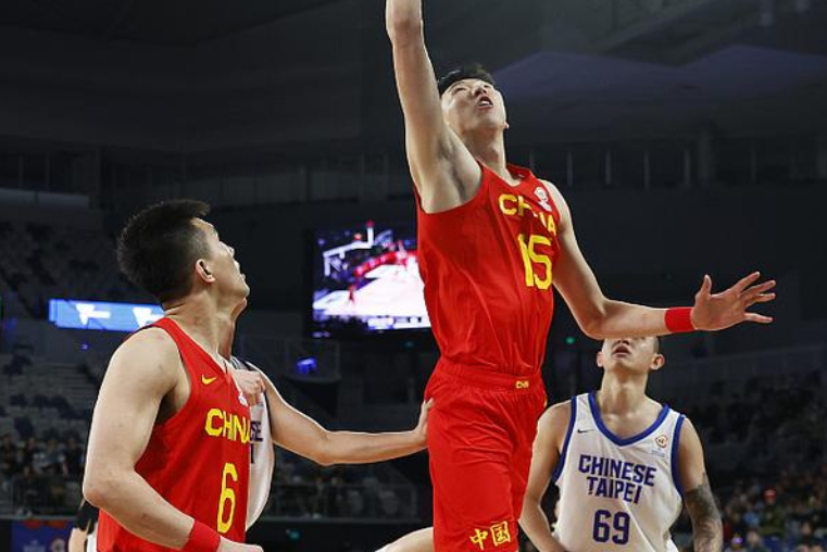 中国男篮|中国男篮大胜中国台北，周琦10+8，淘汰赛对手出炉，王哲林17分