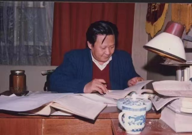 杨志刚|悲痛！83岁知名相声演员杨志刚逝世，曾与徒弟郭德纲闹翻对簿公堂