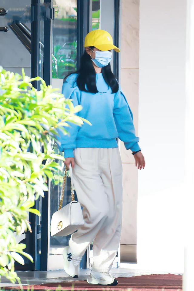 穿衣搭配|穿衣不要太老套，学会赵丽颖的穿搭，减龄又高级