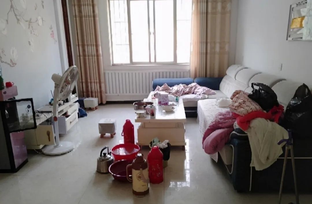 为了通风透气,新房风吹雨打都没关过窗户,结果搞得乱七八糟