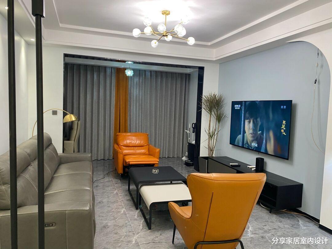 结婚六年终于通过努力拥有一套新房,三居室面积不大,装修却精致