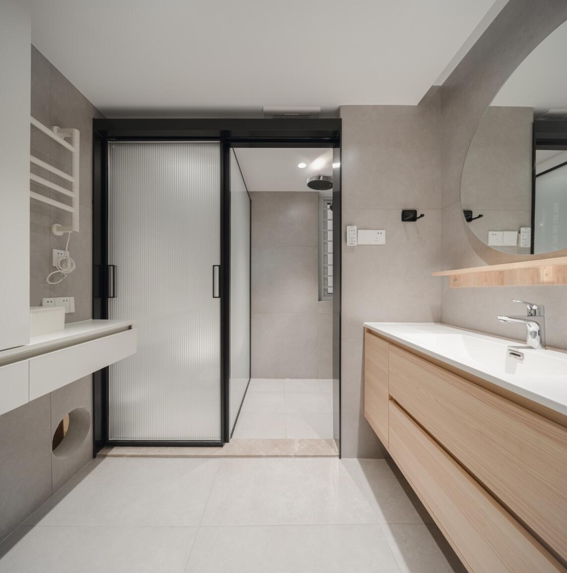 如果家里客厅大,建议做弧形吊顶,看她119㎡家,大气极了