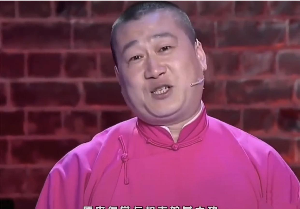 张鹤伦|德云社张鹤伦真体贴，为不让粉丝聚集，满足大家签名的要求