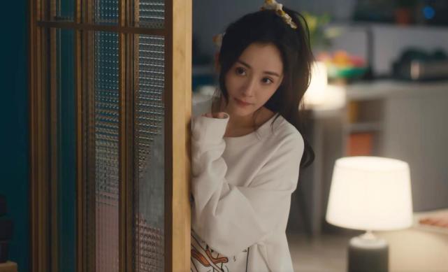 杨幂|杨幂比许凯大9岁，演情侣被嘲像母子？我们对女演员是有多苛刻！