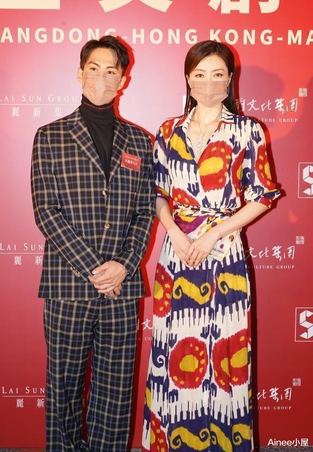 熊黛林|熊黛林当了妈也这么有气质,穿印花长裙的端庄大气,有贵妇气韵了