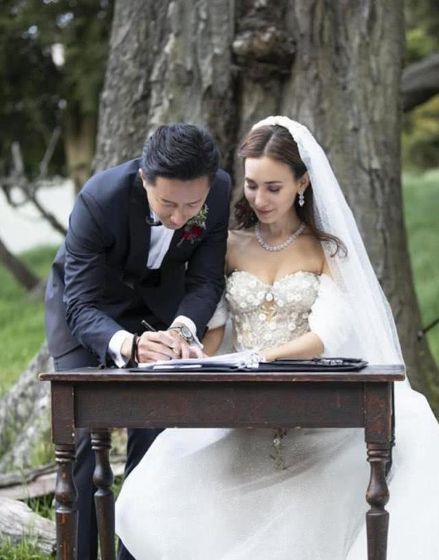 卢靖姗|36岁卢靖姗怀孕,走出父亲意外离世的悲伤,韩庚陪妻子一起晒孕肚