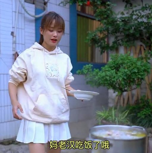 |网红严素穿JK裙做饭，丈夫罕见出来发声