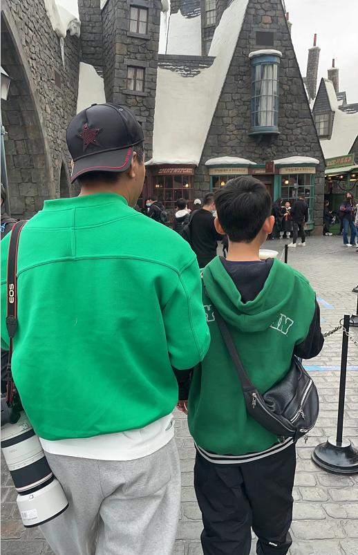 万里归途|郭晓冬：一家三口同游环球城，才47岁就已经是“两鬓斑白”的模样