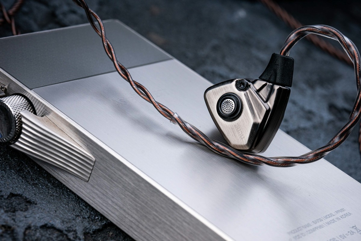 拉丁美洲|【不废话速评】达音科TitanS开箱&听感简述