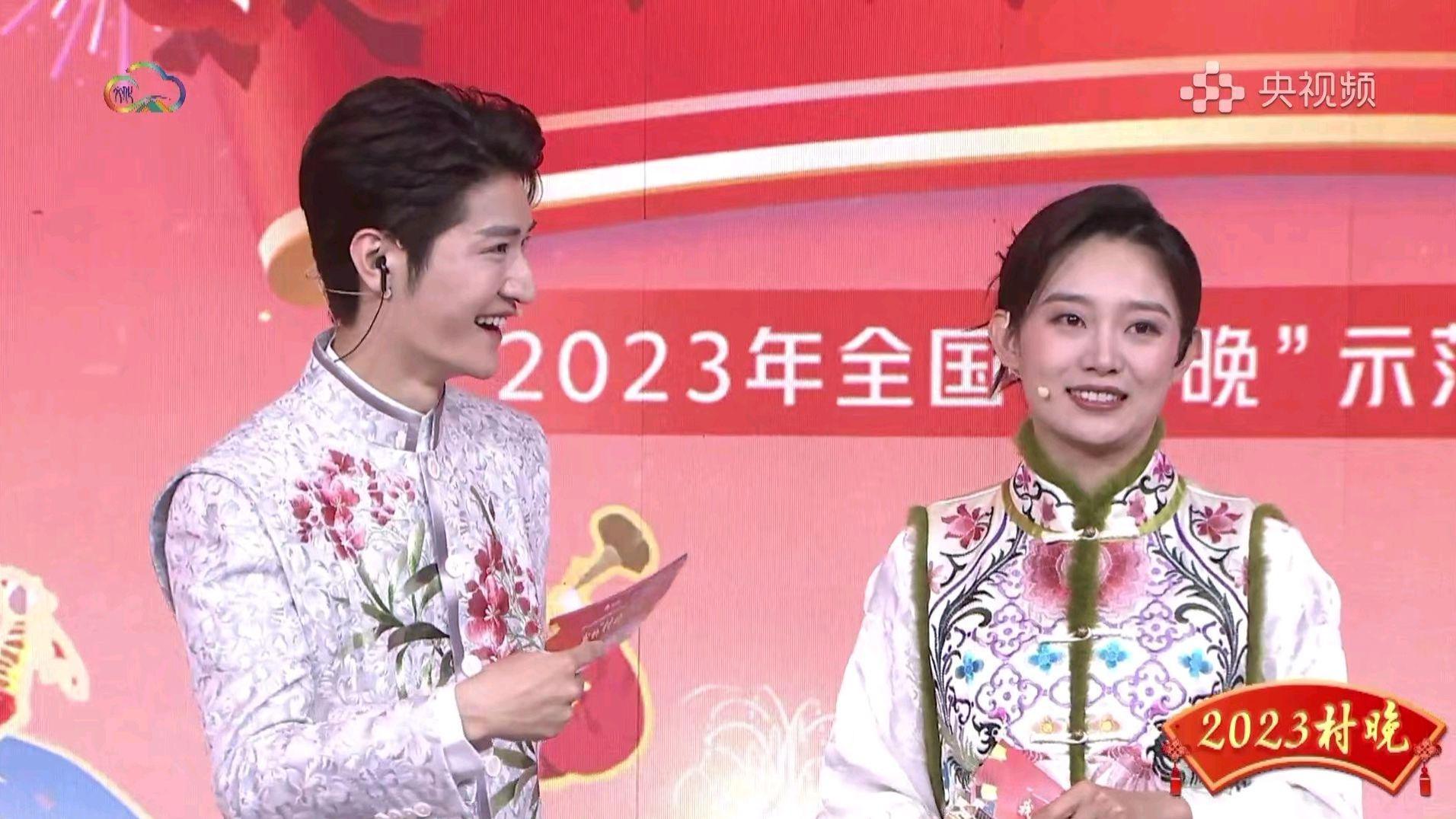 央视|尹颂李七月逐渐被边缘化，没进入央视文艺节目中心，只能主持村晚