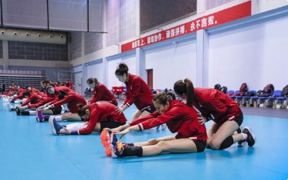 登贝莱|中国女排现状不容乐观，迫于无奈，主帅蔡斌恐将重走老路