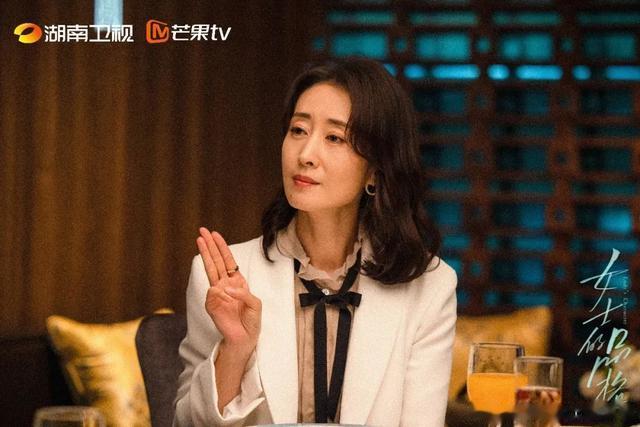 西装|叔圈飙完,姐圈也开始“鲨”了!