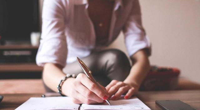 穿衣搭配|80后男子从月入三万到三千，感叹：我妈说得对，私企真得不稳定