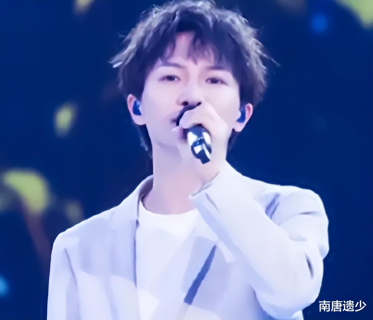 |网曝三大卫视跨年拟邀阵容，荔枝台唱将扎堆，蓝莓台都是熟面孔