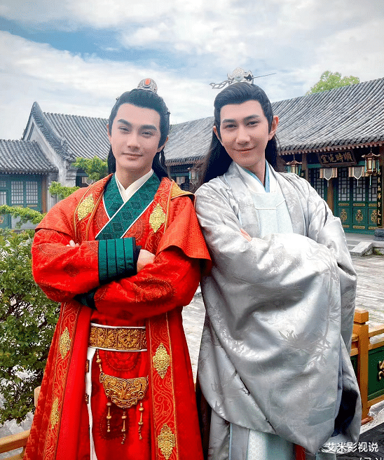 王艳|从《祝卿好》到《追光者》，“换脸式”演技出圈，何明翰该火了