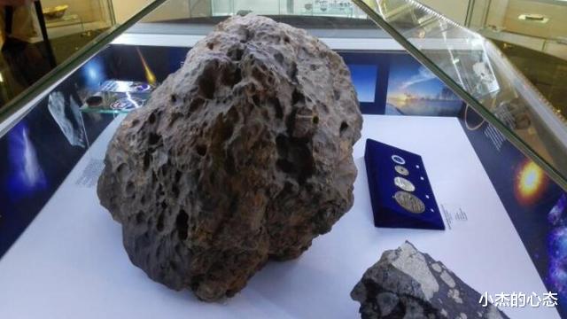 2013年小行星坠落地球,却在空中解体,是地球受到了UFO的保护?