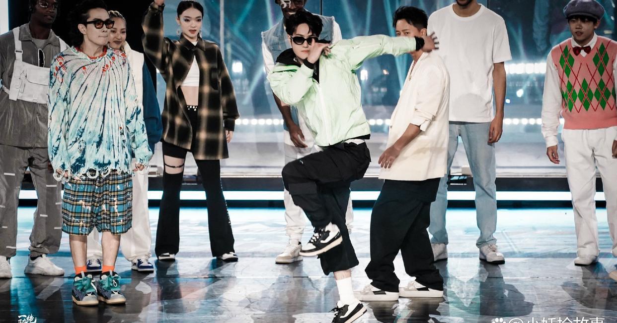 王一博|街舞总决赛，王一博的机位充满惊喜，三套着装让人大饱眼福