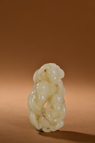 和田玉籽料|清代 和田玉籽料灵猴献寿把件