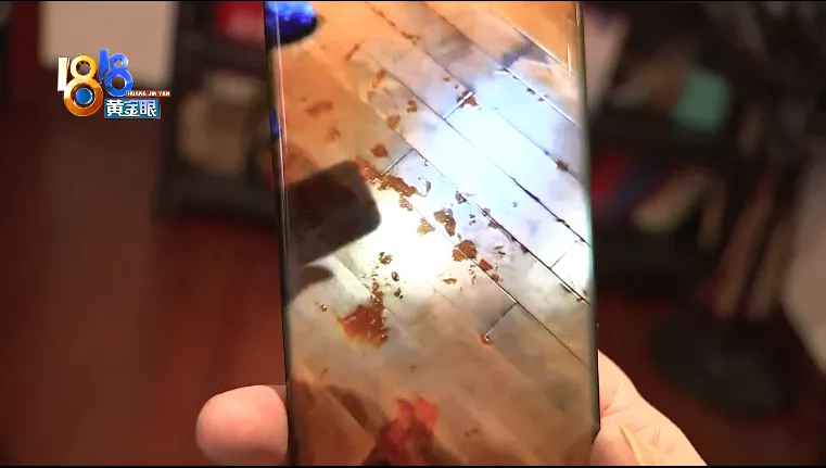 洋房渗水多年 地板一踩冒水