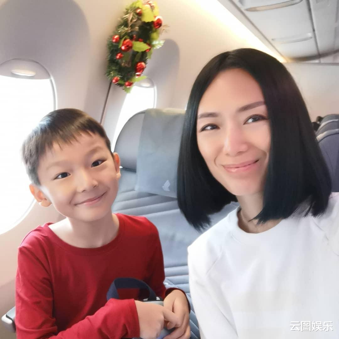 47岁郑秀珍近况曝光,离婚后独自带娃,自觉有经济能力无需找男友