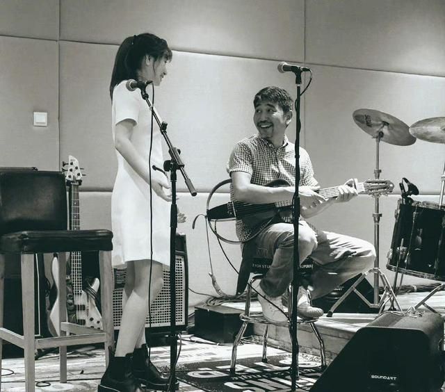 沙宝亮|沙宝亮公开新女友三张亲密照，小16岁女友还是知名艺人