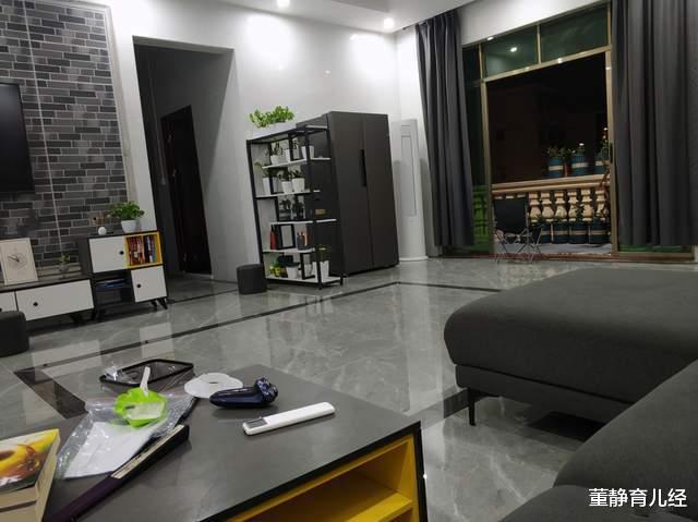 入住半年了,住这样的房子是不是要得抑郁症?老婆说这叫抑郁风格