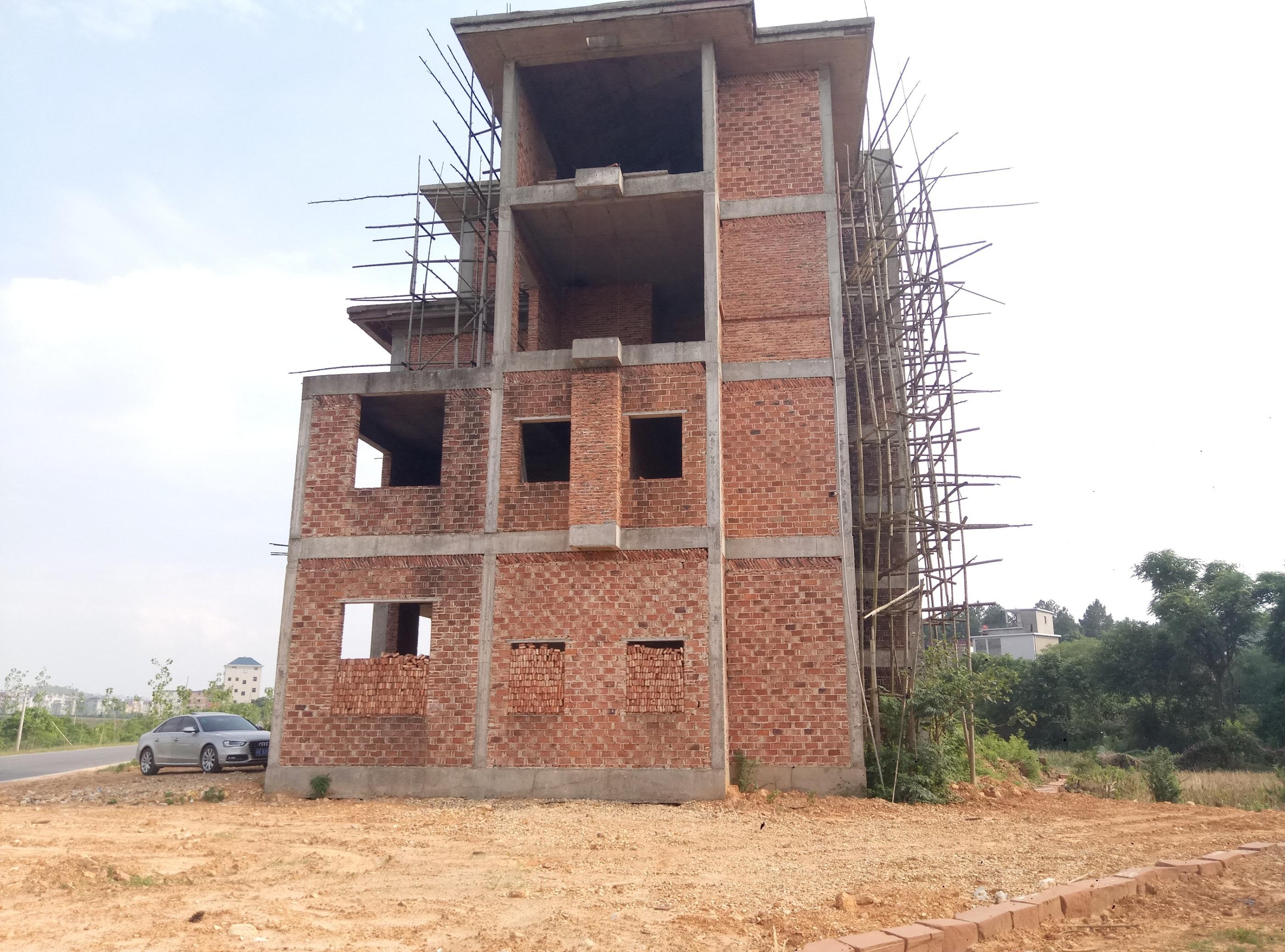 宅基地|农村建房是否必须四邻签字同意?