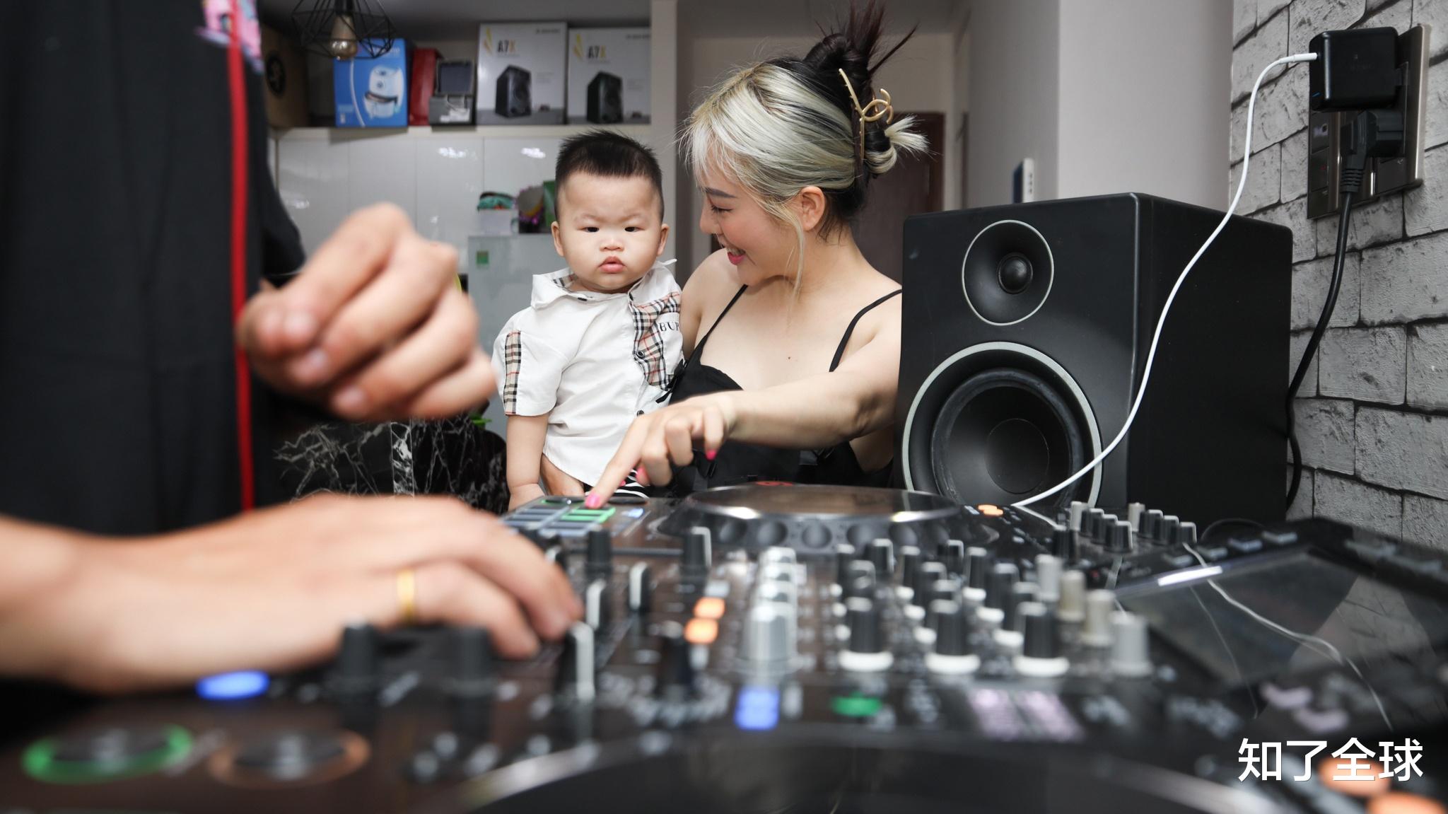 她,90后,夜店美女DJ, 买了房生了娃,还带孩子去夜店!