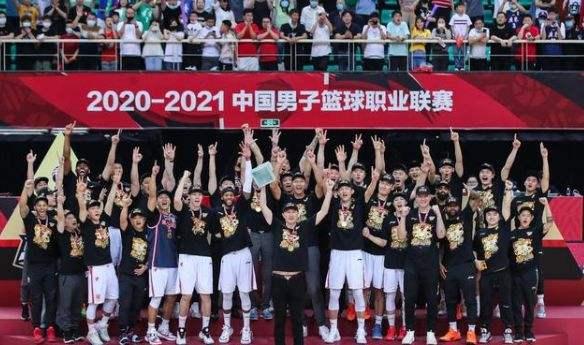 广东男篮|恭喜广东男篮，恭喜杜锋，无缘四连冠却收巨大惊喜，姚明立大功了
