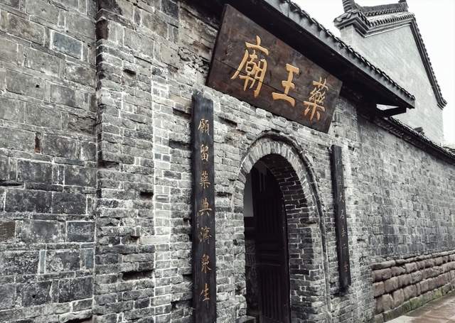 古镇|重庆有一百年古镇走红，规模宏大不输平遥，还被誉“活化石古城”