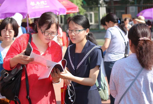 医生|?“优质男友”职业排行榜,公务员不受欢迎,榜首抢着要