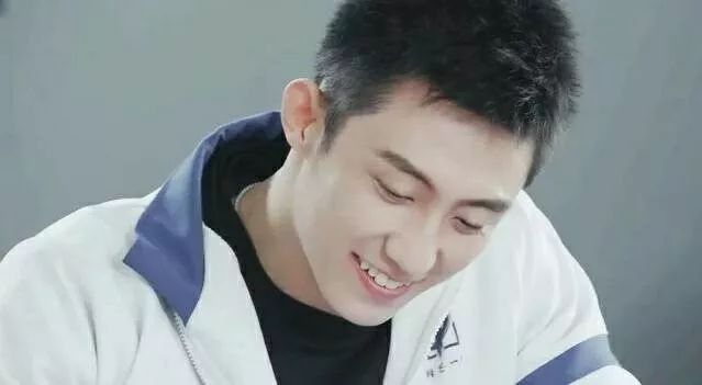 刘銮雄|娱圈不看背景,你不知道的四个当红艺人,半路出家却混得风生水起