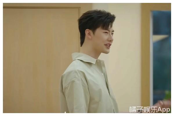 |恋综渣男又多了一个?一边想和女一谈恋爱,另一边和女三搞暧昧?