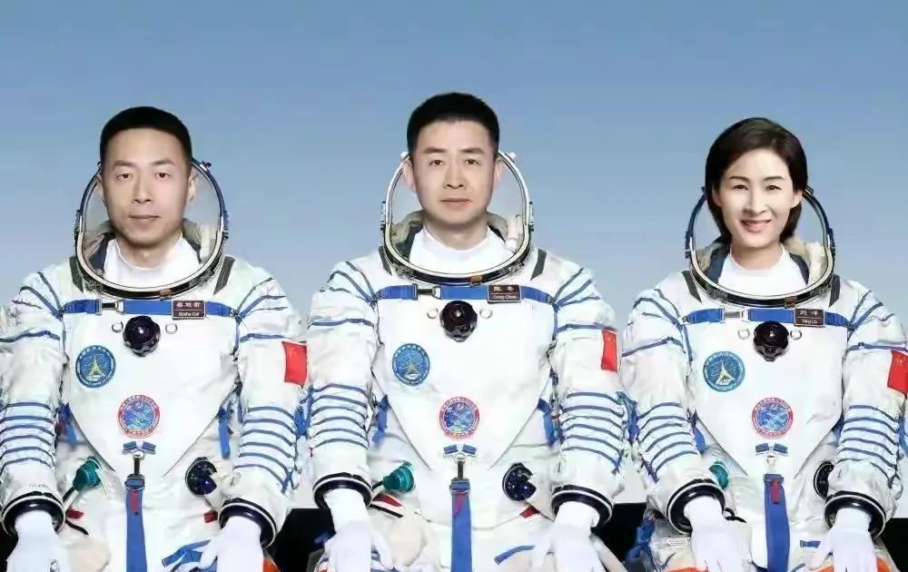神舟14号飞船选择回家的时间和地点都很有讲究,太意外了