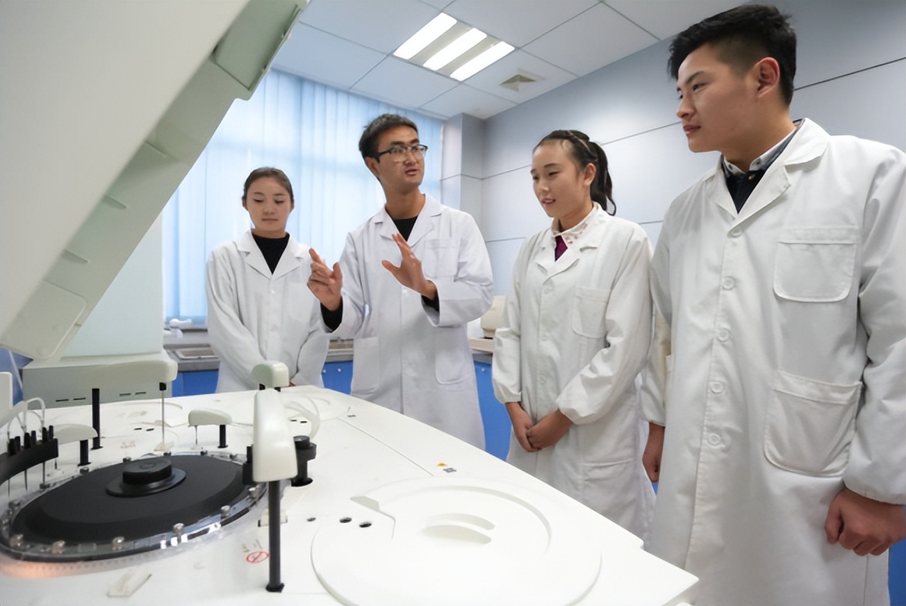 大学|大学中“烧钱”的3类专业,家里没矿尽量避开,毕业找工作困难