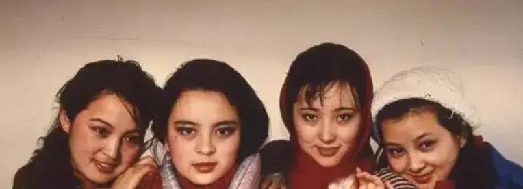 陈晓旭|陈晓旭与身边朋友罕见合影，脱下戏装的她，图片中依然惊艳